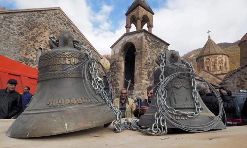 Υποκριτής ο Πούτιν: Οι Αζέροι να σεβαστούν τα χριστιανικά ιερά!